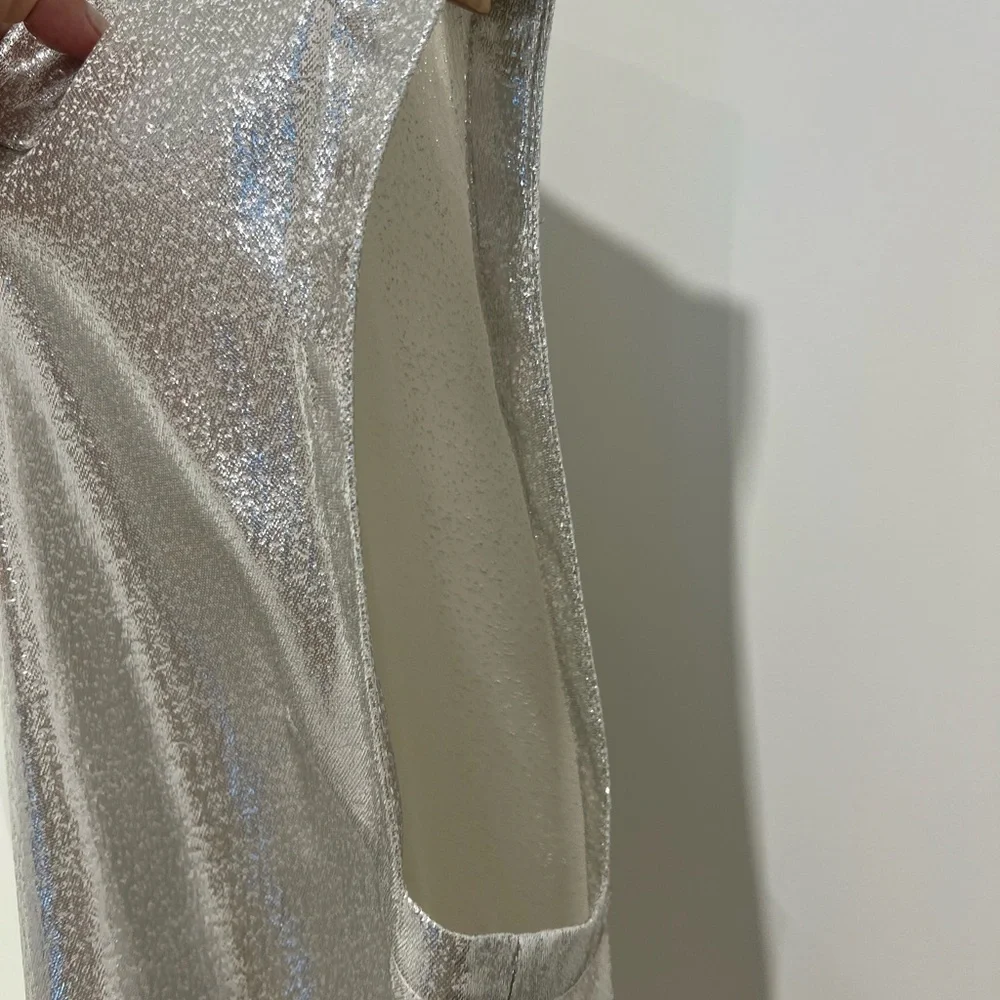 Gorgeous Sleeveless Top - Picture 9 of 17